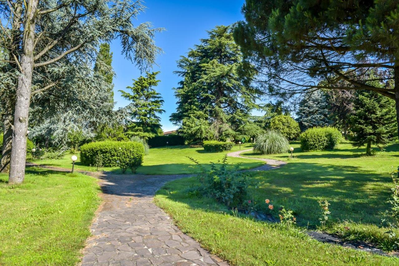 Bed and Breakfast Palazzo Cavagna Sangiuliani Bereguardo Exterior foto